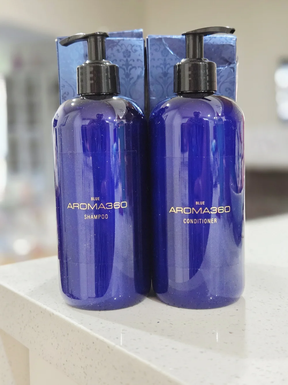 🛁AROMA360 Blue Shampoo & Conditioner Duo - Deep Blue Bottles